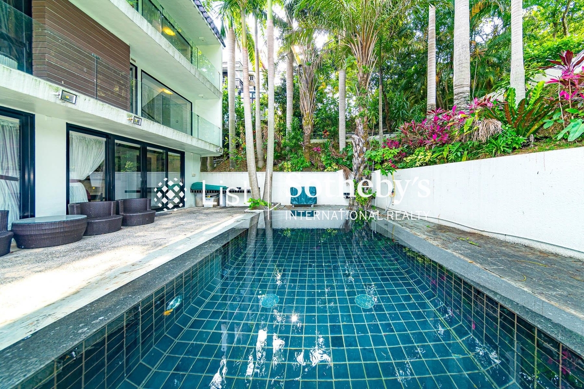 Yan Yee Road 仁義路 | Private Terrace off Living and Dining Room