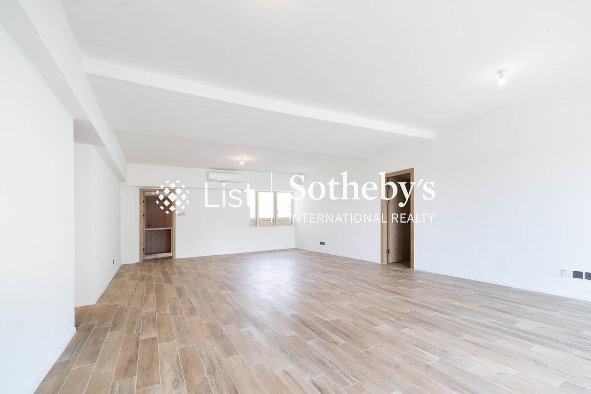 St. Joan Court 勝宗大廈 | Living and Dining Room