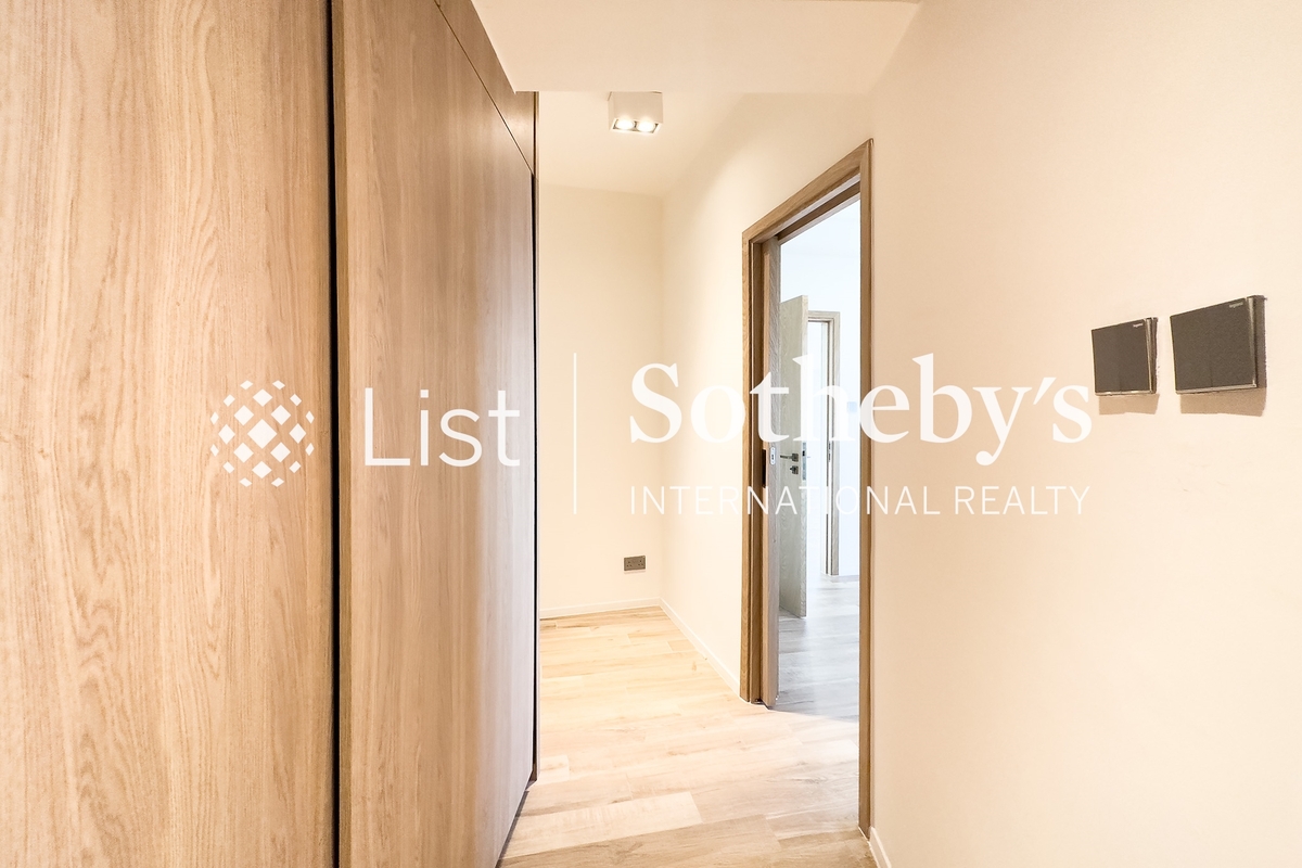 St. Joan Court 勝宗大廈 | Walk-in Closet in Master Bedroom 