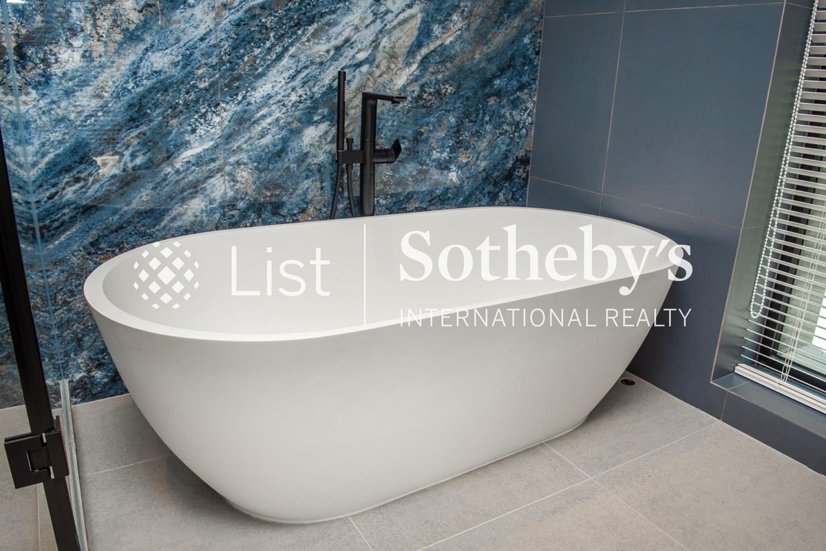 Hing Keng Shek Detached House 庆径石独立屋 | Master Bathroom