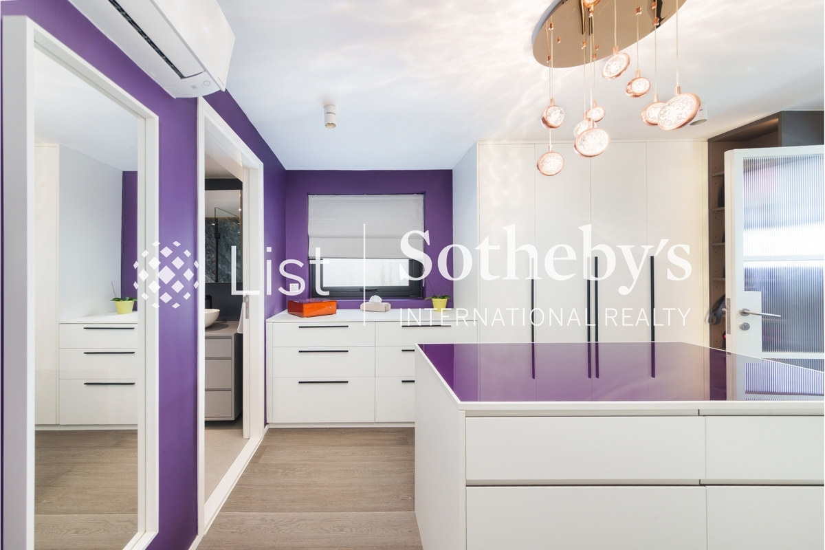 Hing Keng Shek Detached House 庆径石独立屋 | Walk-in Closet in Master Bedroom 