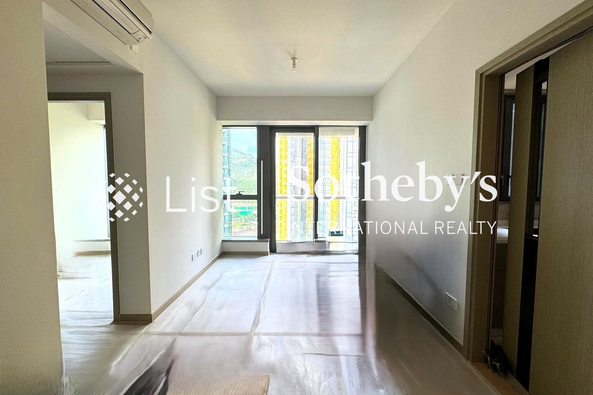 Southland 晉環  | Living and Dining Room