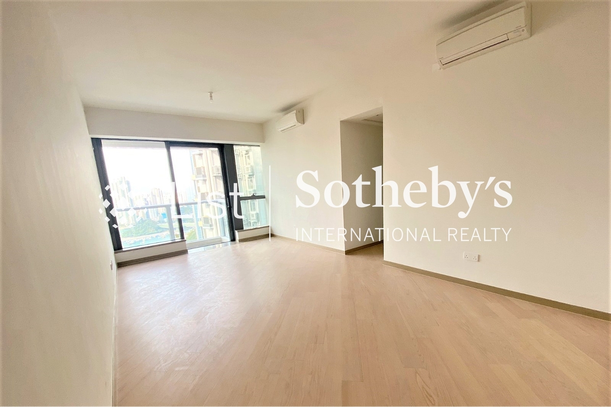 Southland 晉環  |  Living and Dining Room