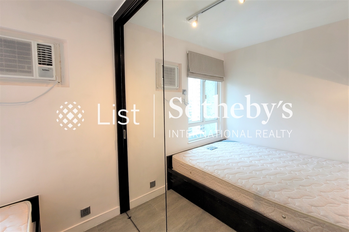 Westlands Court 華蘭花園 | Built-in Wardrobe in Master Bedroom 