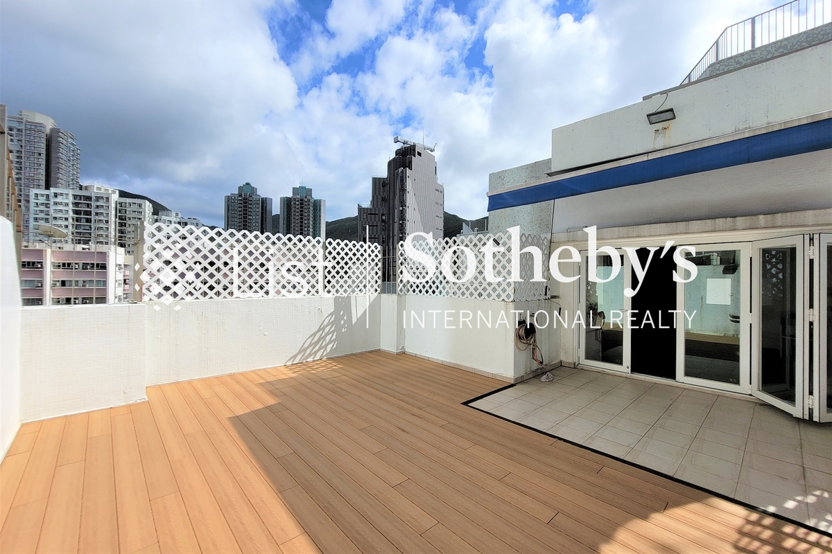 Westlands Court 華蘭花園 | Private Terrace off Living and Dining Room