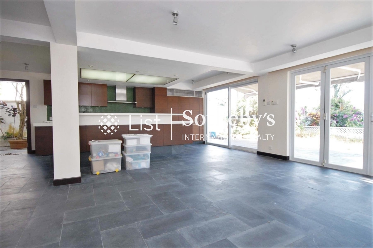 Hing Keng Shek Detached House 慶徑石獨立屋 | Living and Dining Room