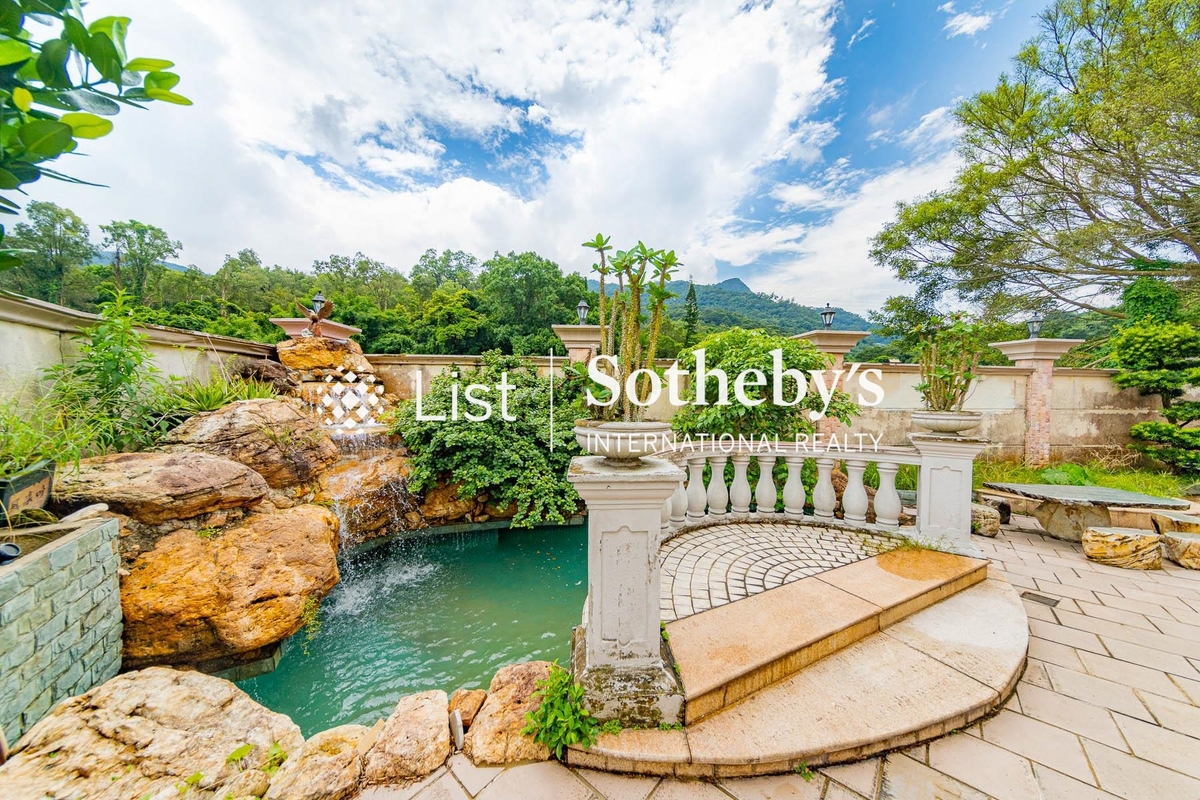 Pak Ngau Shek Sheung Tsuen 白牛石上村 | Private Garden off Living Room