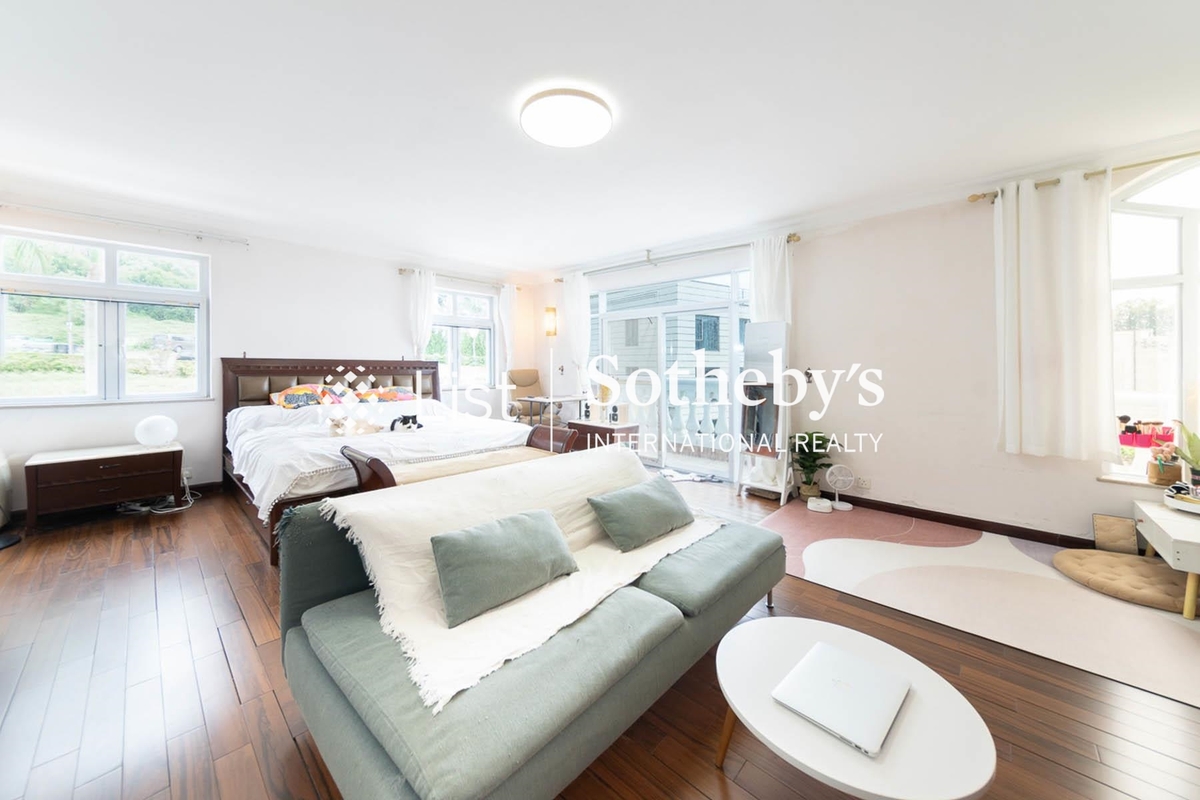 Pak Ngau Shek Sheung Tsuen 白牛石上村 | Master Bedroom