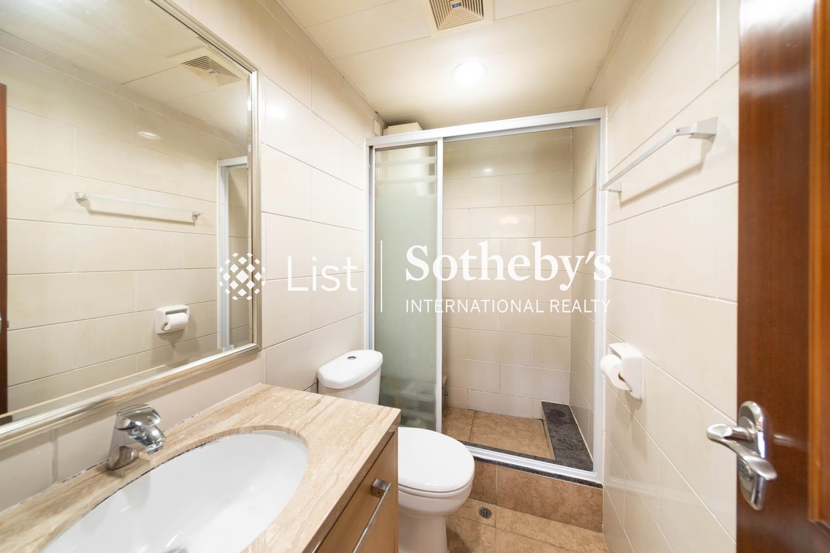 Pak Ngau Shek Sheung Tsuen 白牛石上村 | Second En-suite Bathroom