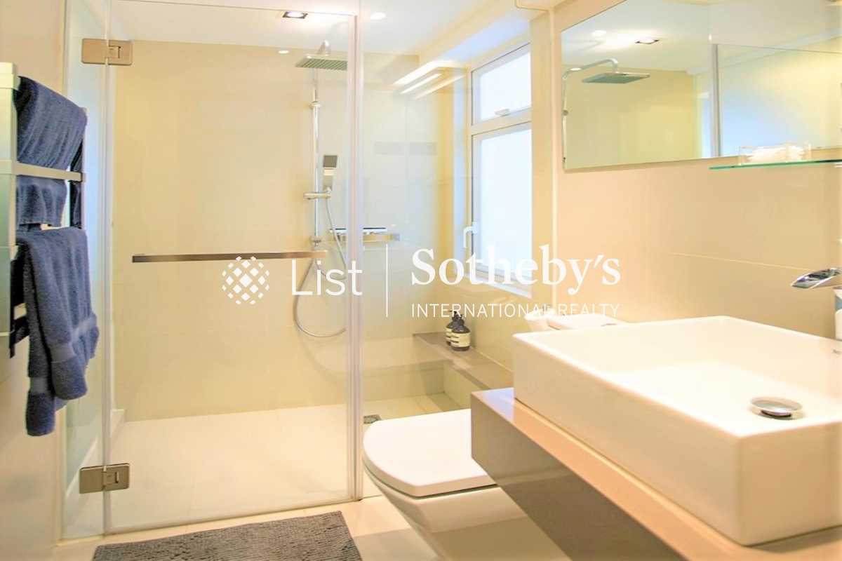 7-9 Shin Hing Street 善慶街7-9號 | Guest Bathroom