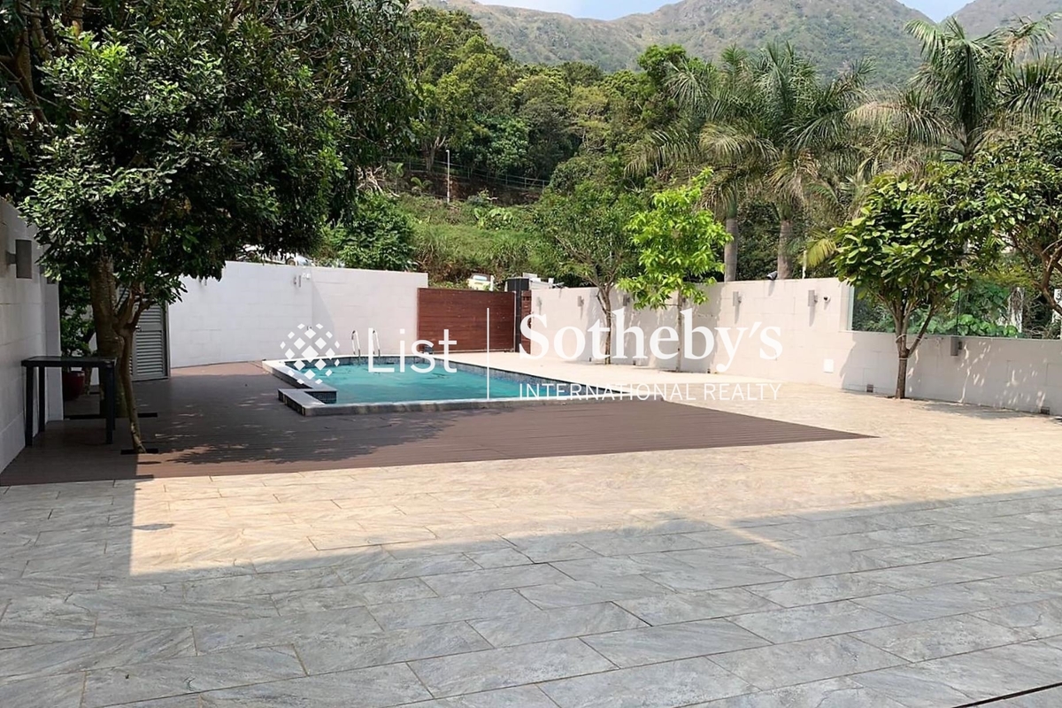 Nam Shan 南山 | Private Terrace and Swimming Pool off the Living Room