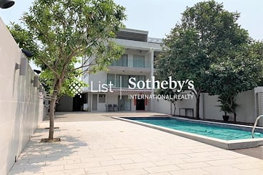Nam Shan Detached House 南山独立屋 | Private Terrace and Swimming Pool off the Living Room