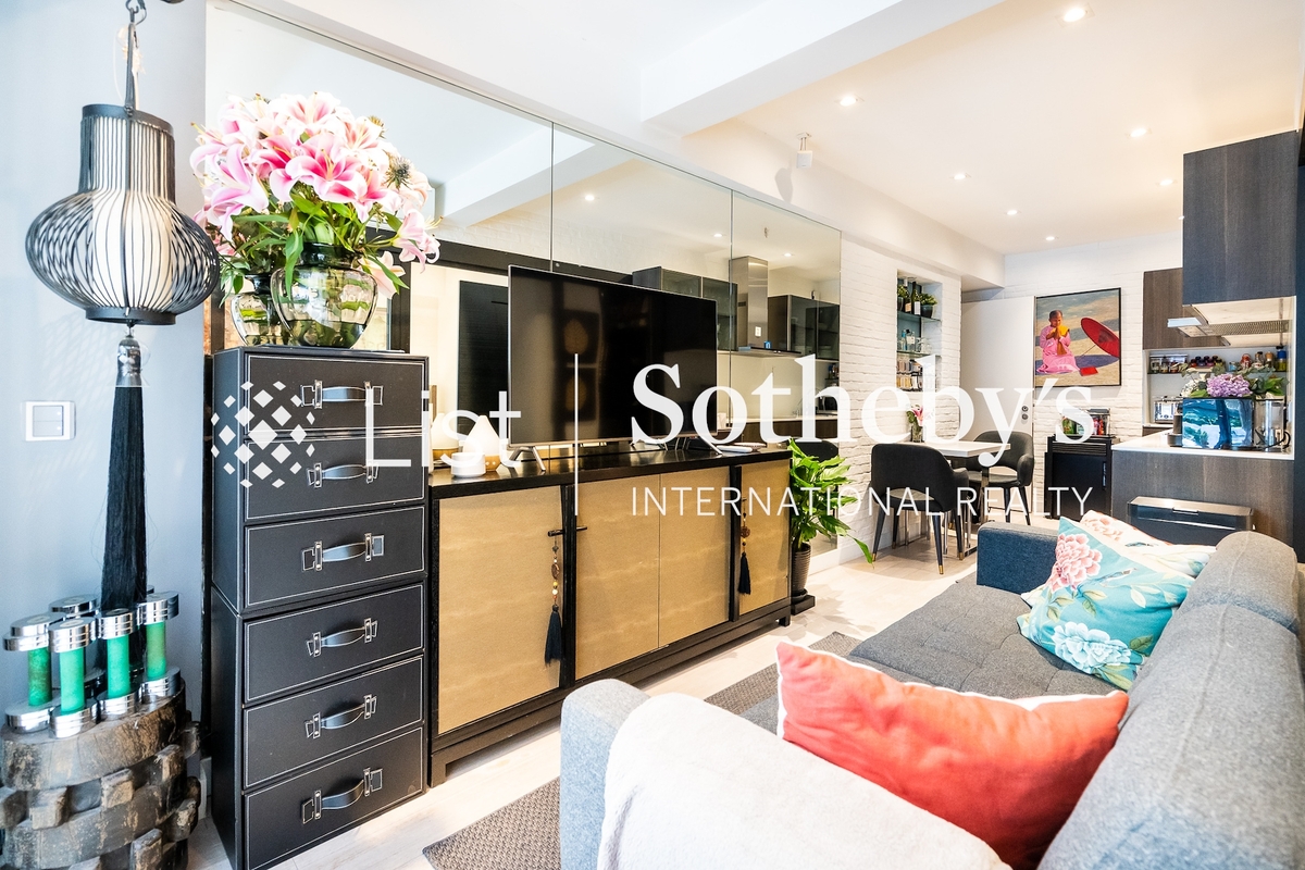 Mandarin Building 文華大廈 | Living and Dining Room