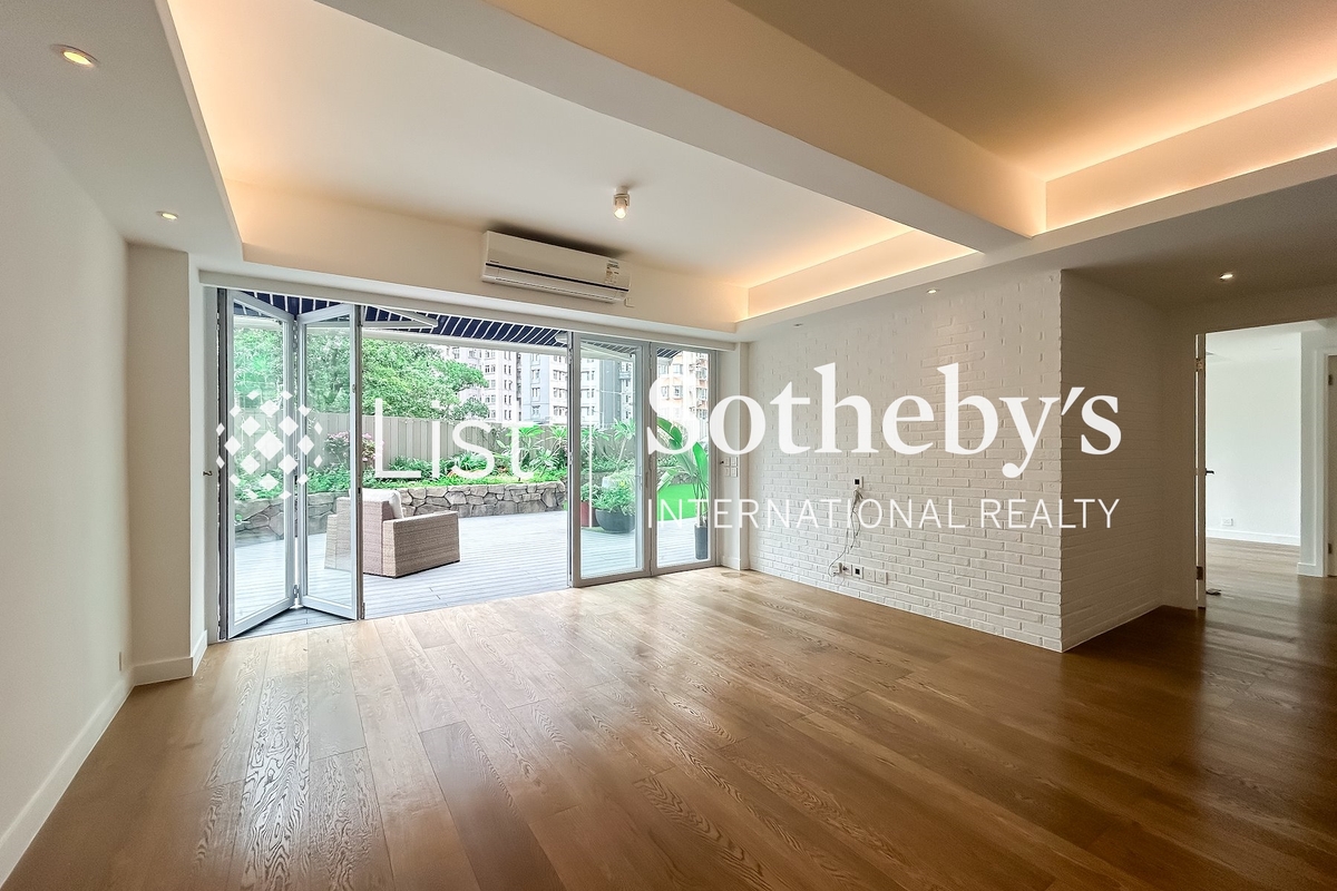 Wah Po Building 華寶大廈 | Living Room