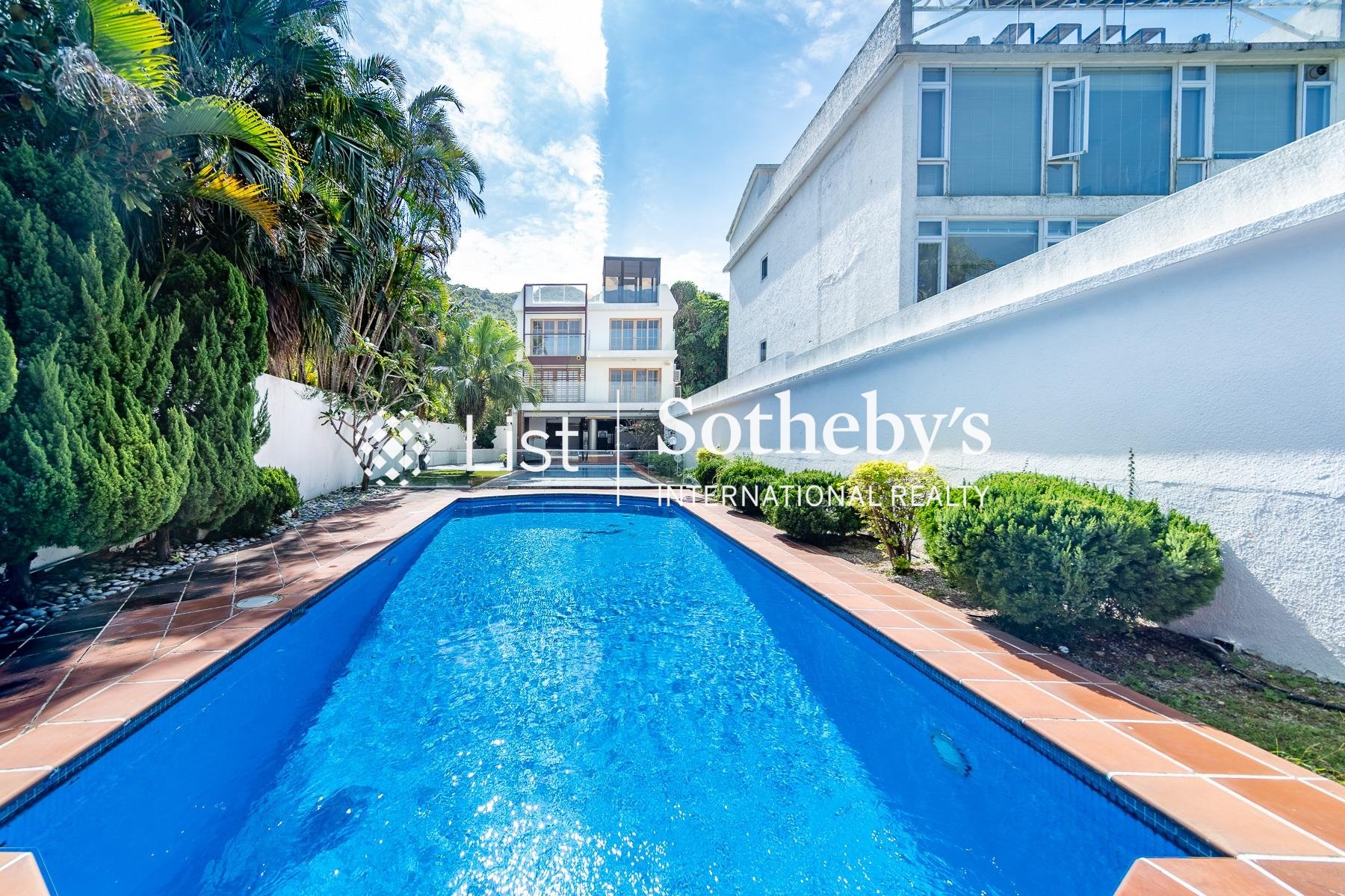 Tai Hang Hau Detached House 大坑口獨立洋房 | Private Swimming Pool off Living and Dining Room