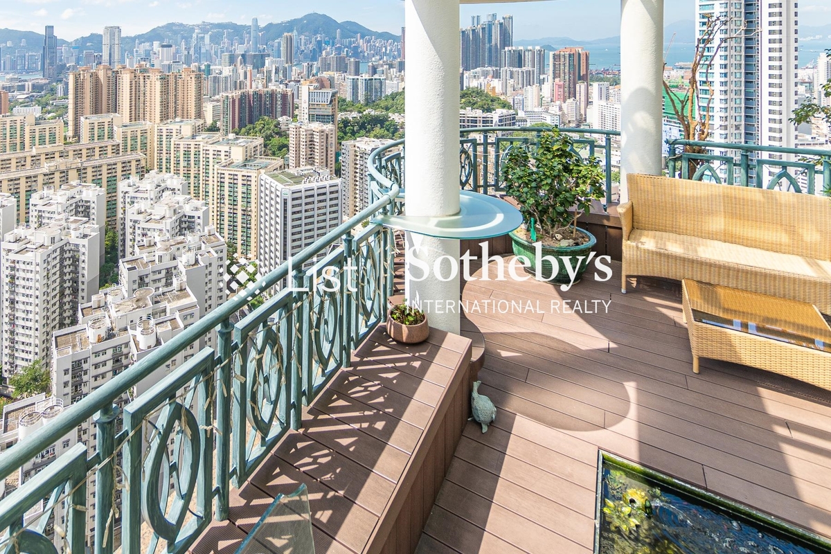 Ellery Terrace 雅利德桦台 | Balcony off Living and Dining Room