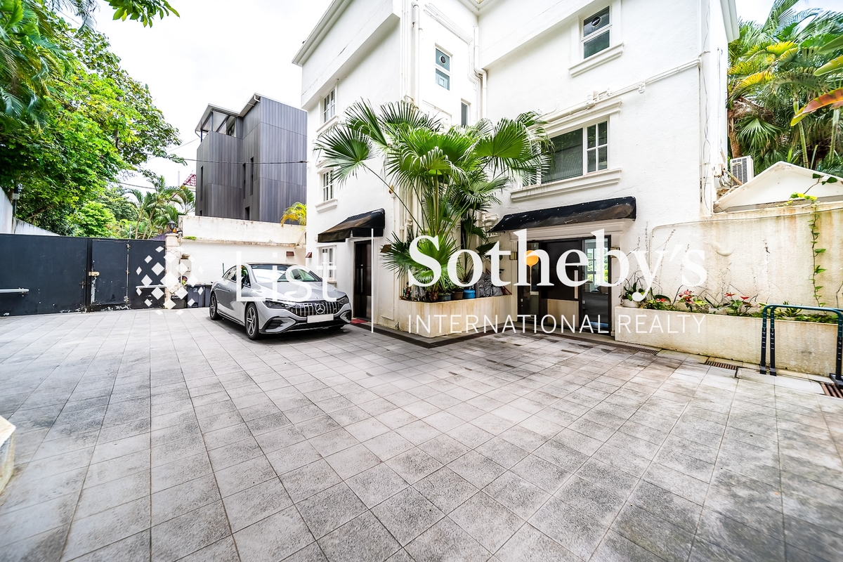Hing Keng Shek Detached House 慶徑石獨立屋 | Private Terrace off Kitchen