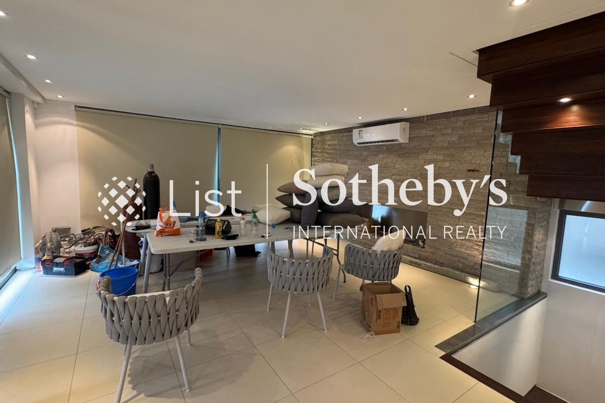 Po Toi O 布袋澳 | Living and Dining Room