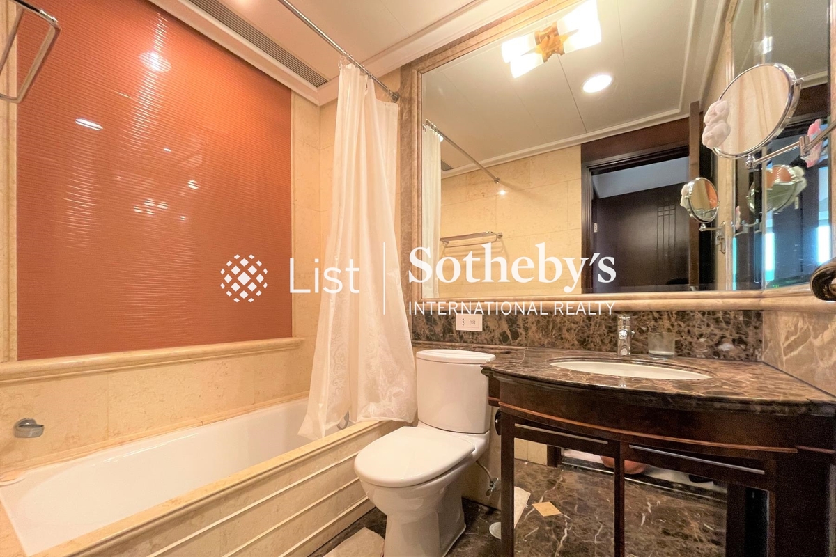 Parc Palais 君頤峰 | Master Bathroom