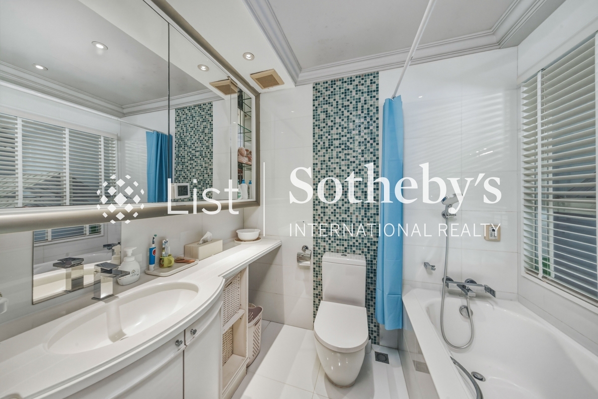 Marina Cove 匡湖居 | Second En-suite Bathroom
