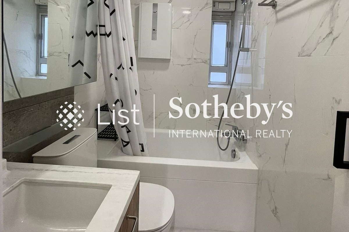 Midland Court 美蘭閣 | Guest Bathroom