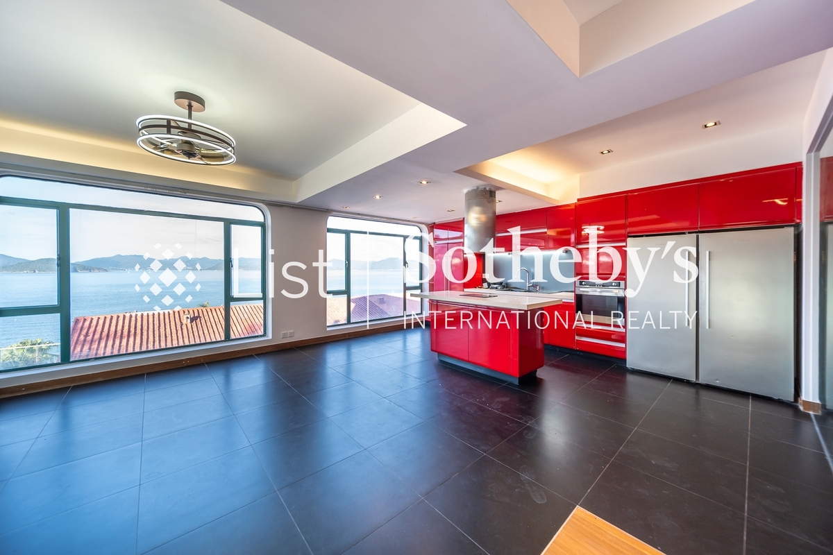 Solemar Villas 海濱別墅 | Open Kitchen and Dining Room