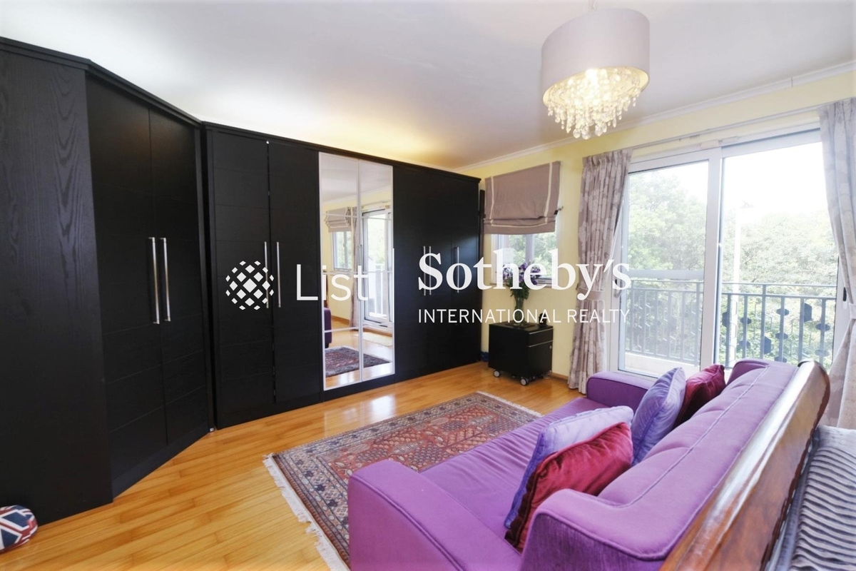 Chi Fai Path Detached House 志輝徑獨立屋 | Built-in Wardrobe in Master Bedroom