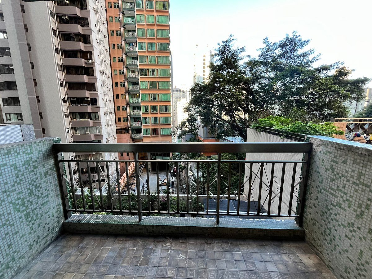 Kingsland Court 金麗閣 | Balcony off Living Room