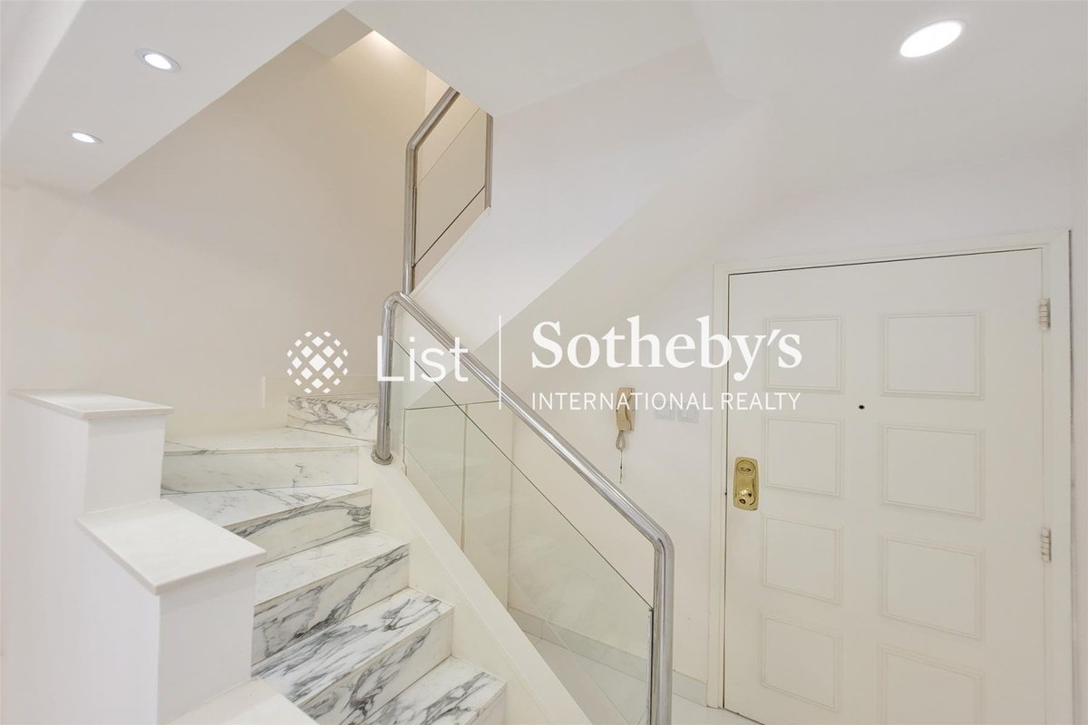 Billion Court 利豐大廈 | Living and Dining Room