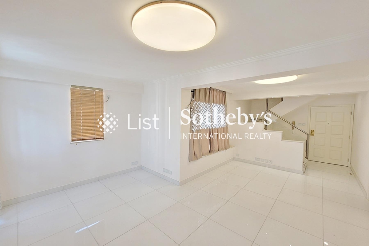 Billion Court 利豐大廈 | Living and Dining Room