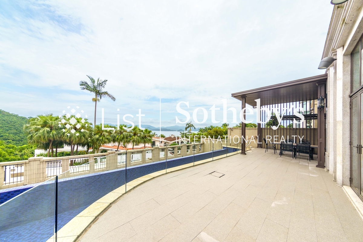 Serenity Peak 銀海峰 | Private Garden off Living and Dining Room