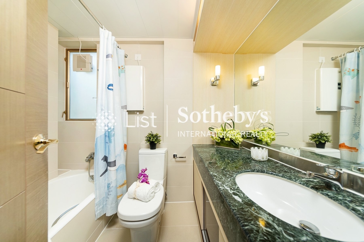 Hong Kong Gold Coast 香港黃金海岸 | Guest Bathroom