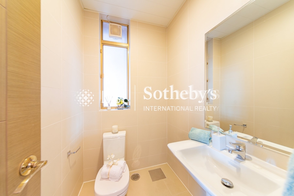 Hong Kong Gold Coast 香港黃金海岸 | Guest Powder Room