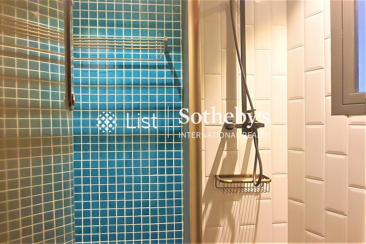 Hollywood Building 荷李活大樓 | Guest Bathroom