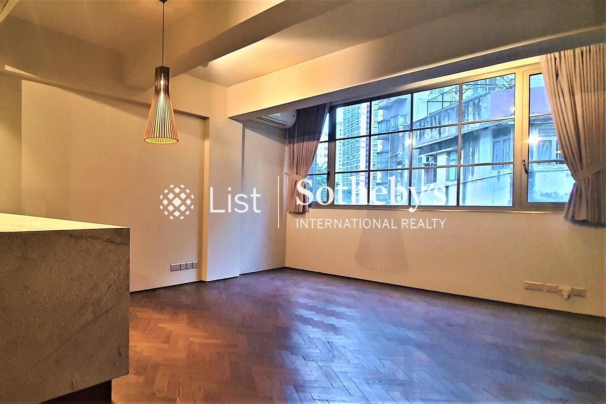 Hollywood Building 荷李活大樓 | Living and Dining Room