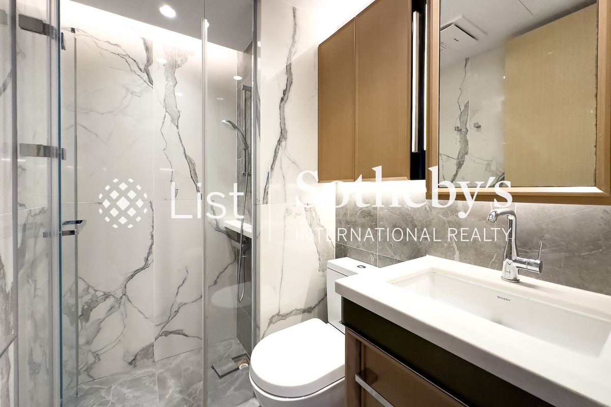 The Bonham The Bonham | Guest Bathroom