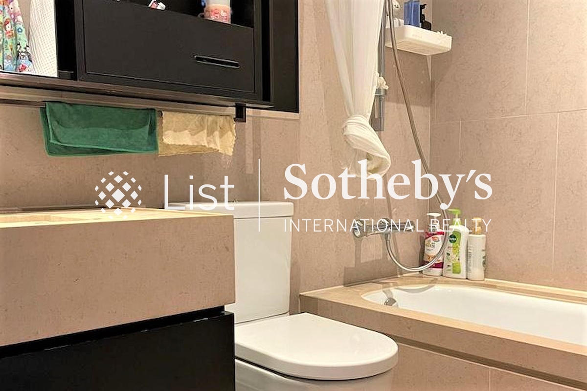 Mount Pavilia 傲泷 | Master Bathroom