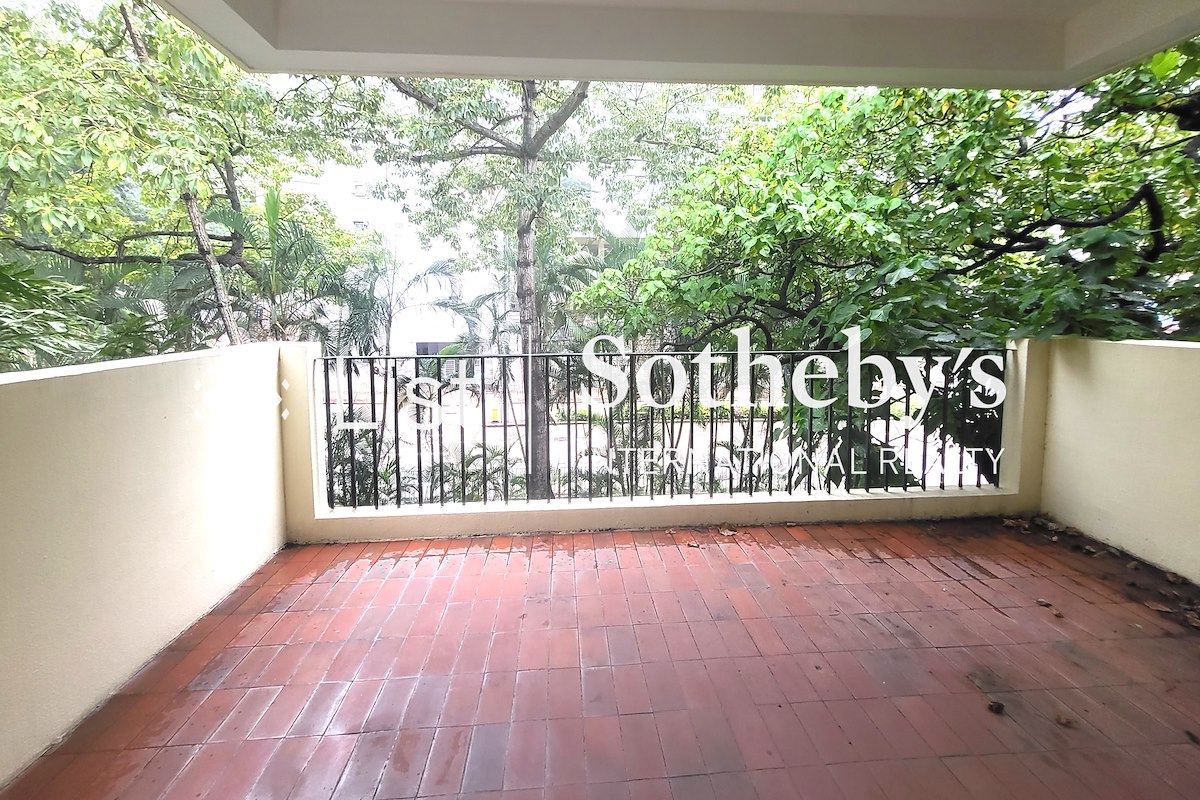 7-11 Cornwall Street 歌和老街7-11号 | Balcony off Living and Dining Room
