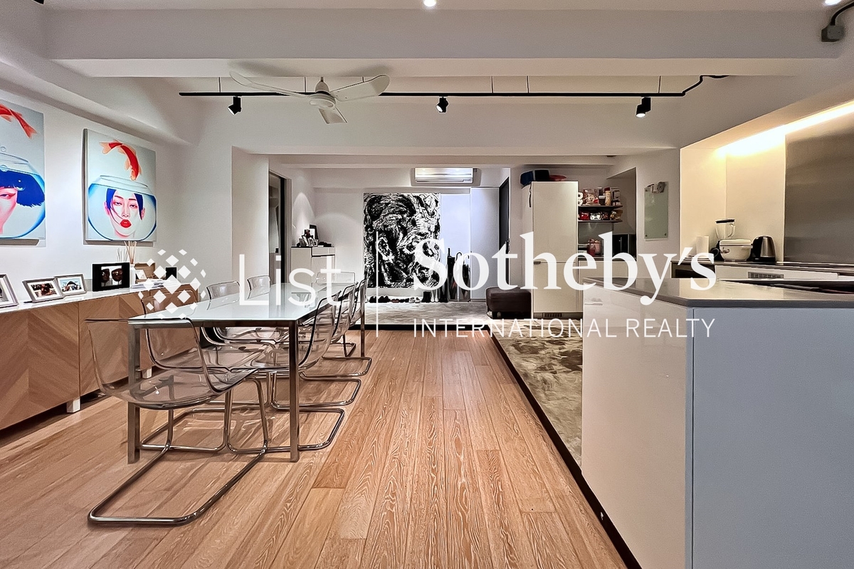 New Central Mansion 新中環大廈 | Living and Dining Room