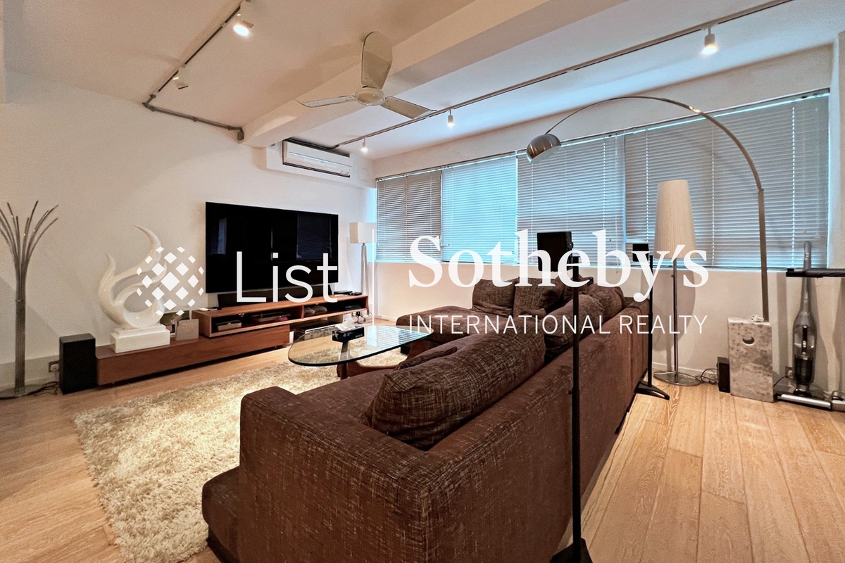 New Central Mansion 新中環大廈 | Living and Dining Room