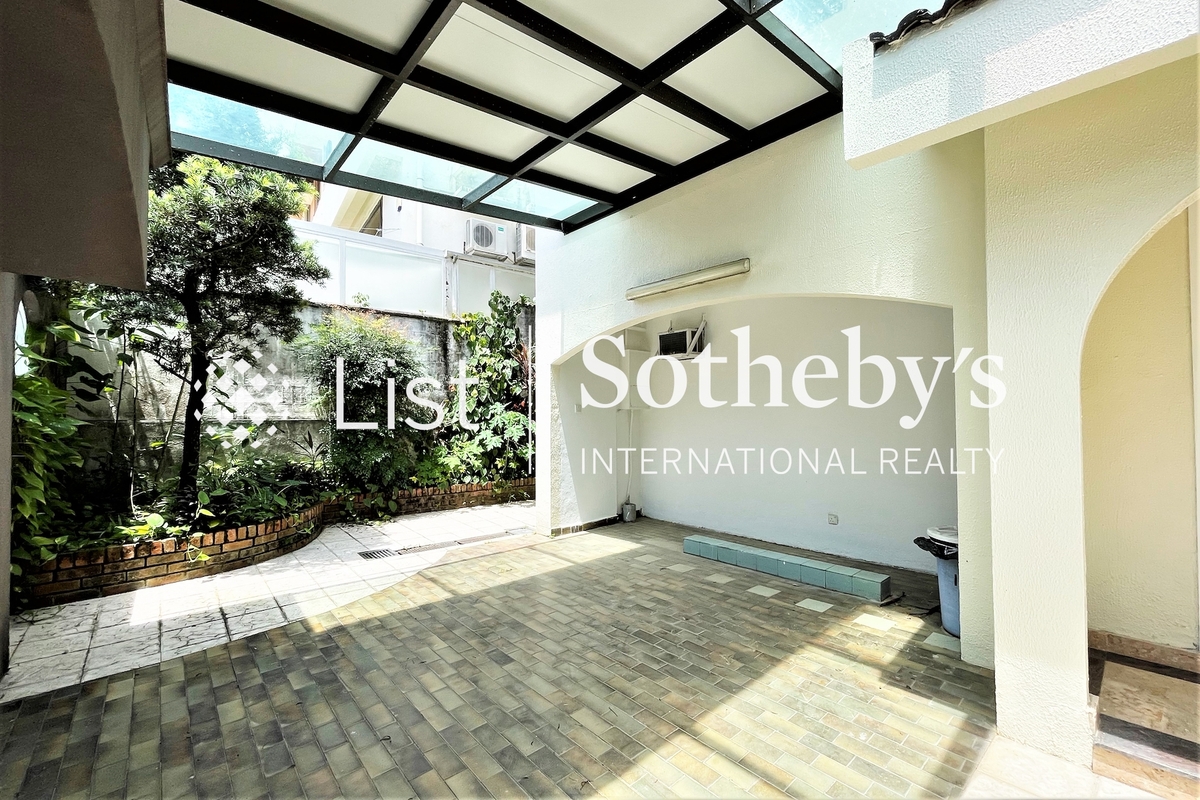 Hong Lok Yuen 康樂園 | Entrance Area