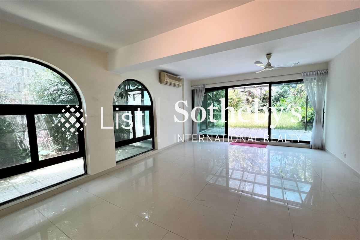 Hong Lok Yuen 康樂園 | Living Room