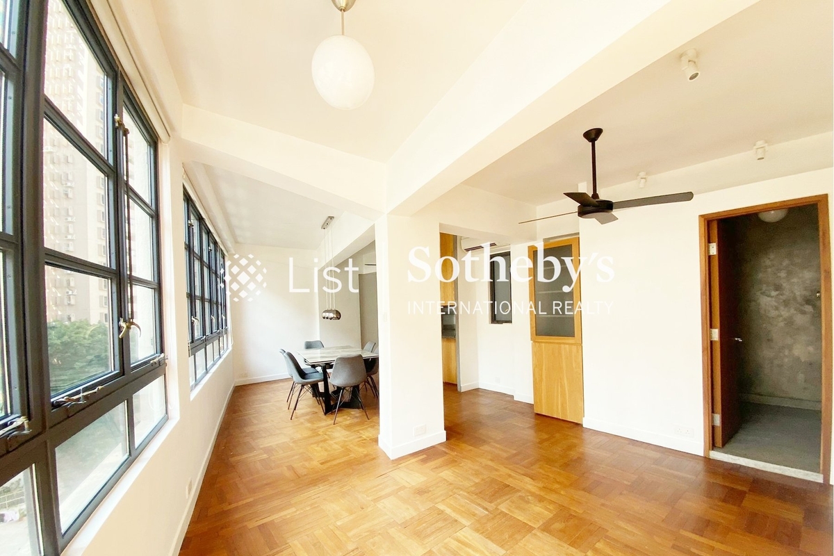 Sun Luen Building 新聯大廈 | Living and Dining Room