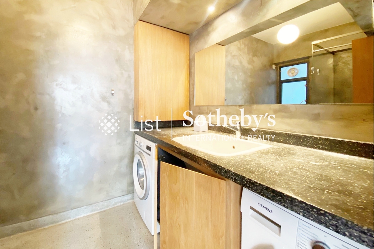 Sun Luen Building 新聯大廈 | Guest Bathroom