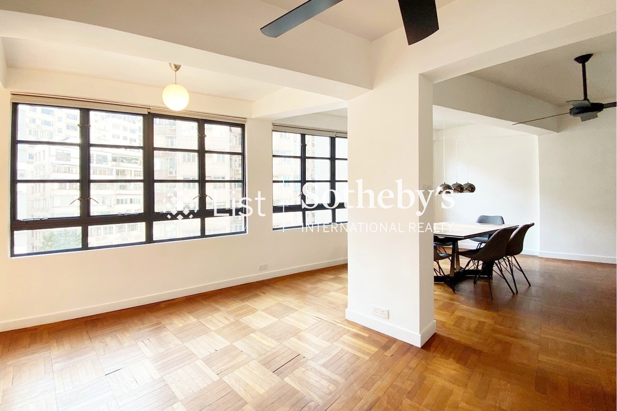 Sun Luen Building 新聯大廈 | Living and Dining Room