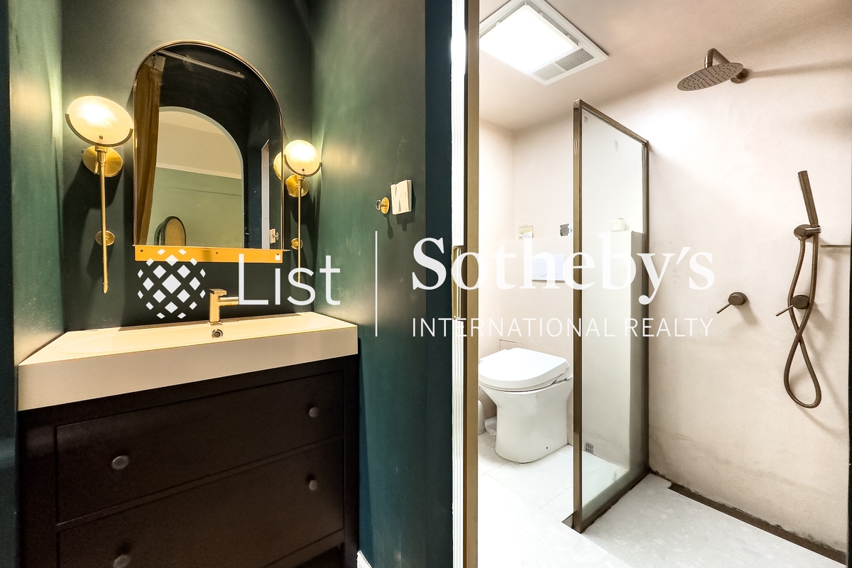 50-56 Po Hing Fong 普慶坊50-56號 | Guest Bathroom