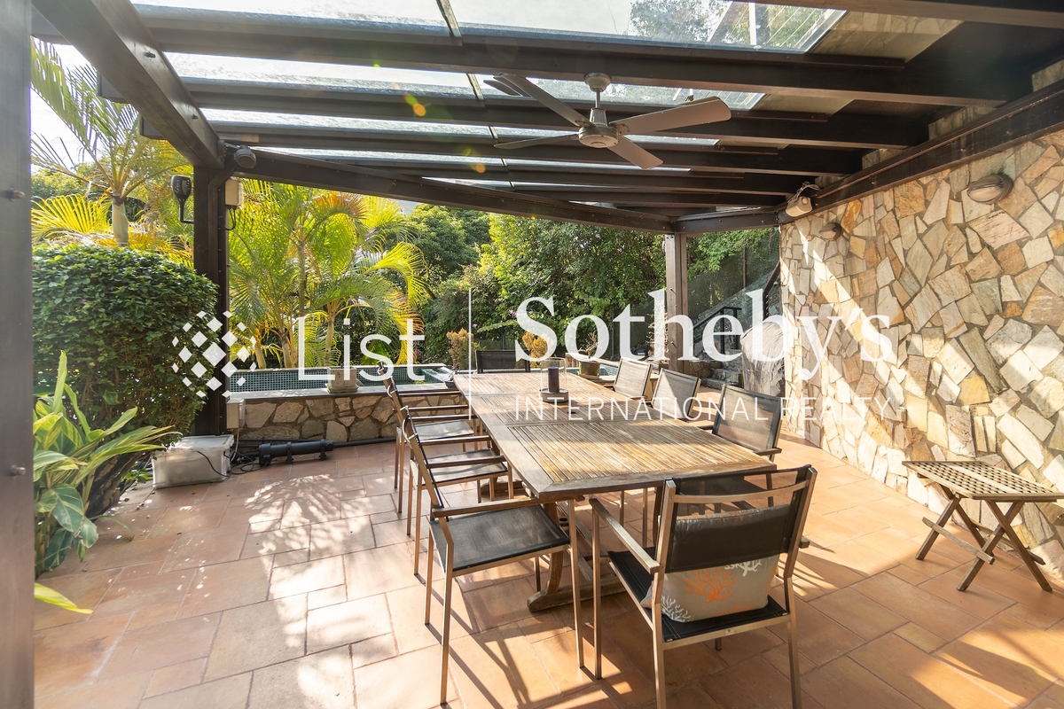 Tsak Yue Wu 鯽魚湖 | Private Garden off Living and Dining Room