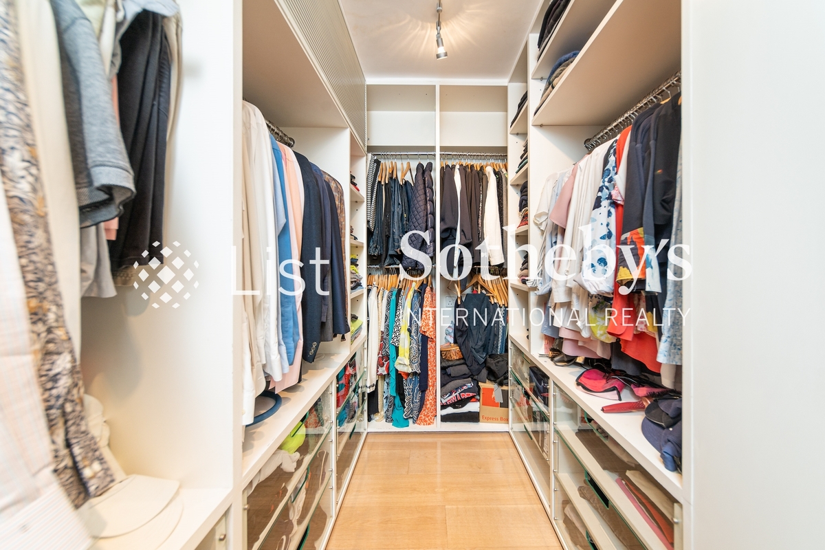 Tsak Yue Wu 鯽魚湖 | Walk-in Closet in Master Bedroom 