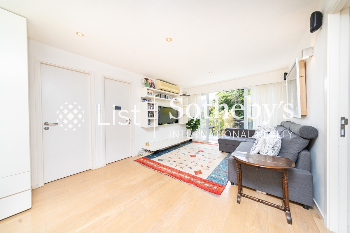 Tsak Yue Wu 鯽魚湖 | Family Room