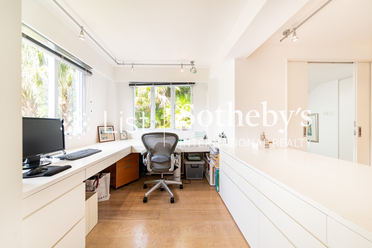 Tsak Yue Wu 鯽魚湖 | Study Area in Master Bedroom